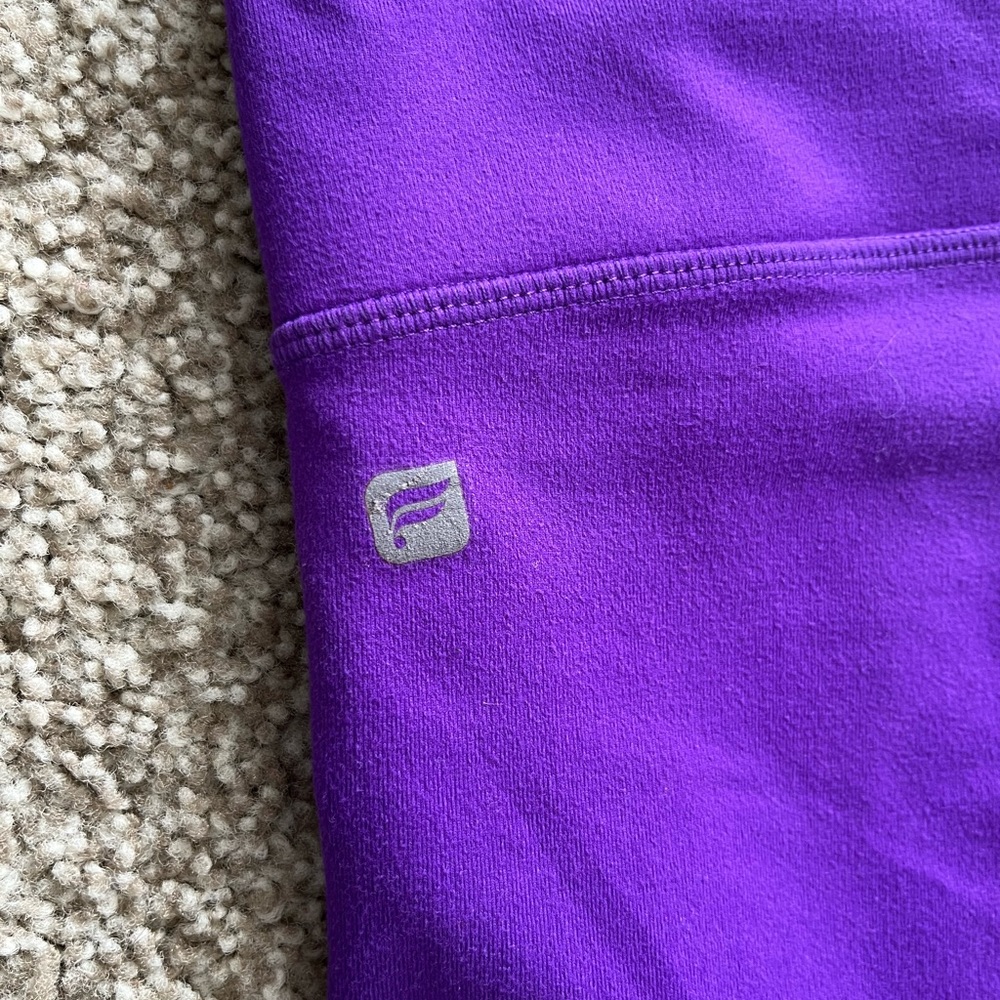 Fabletics purple 3/4 length yoga pants - Picture 2 of 4